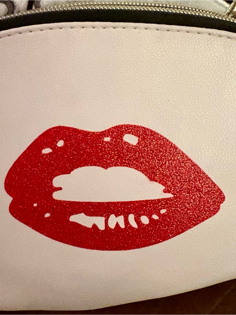 Marilyn Monroe White Cosmetic Bag with Red Lip Print - Picture 2 of 5